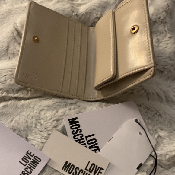 Brand new LOVE MOSCHINO bifold cream wallet - Picture 2 of 12